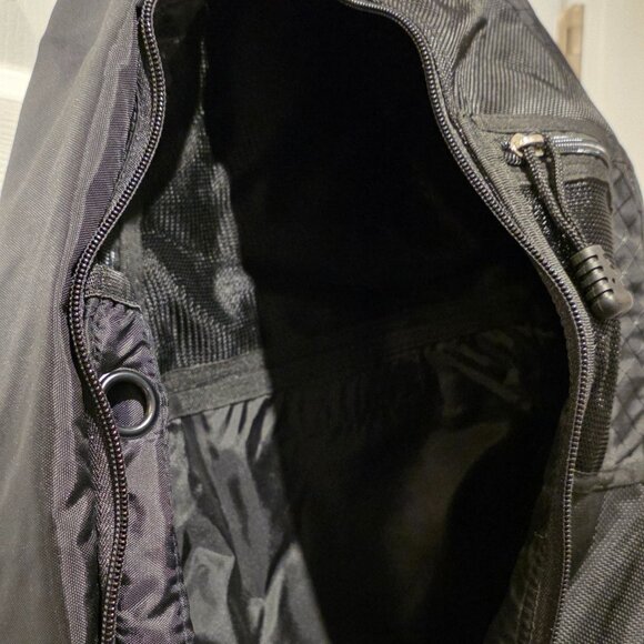 OAKLEY Tactical Sling Bag From The Oakley Design Team back in 2008 -Like New - Picture 12 of 12